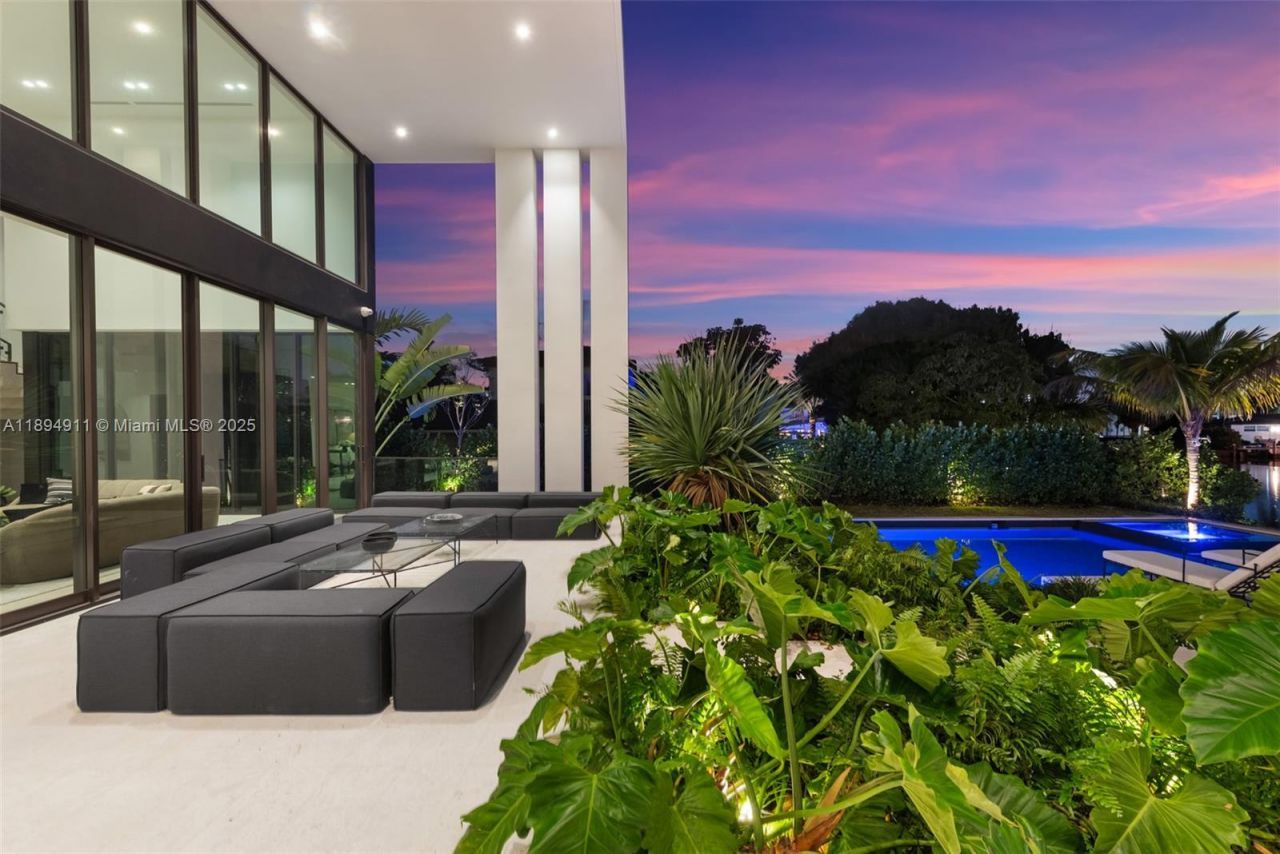 478 Tamarind Dr, Hallandale Beach, FL 33009 Photo