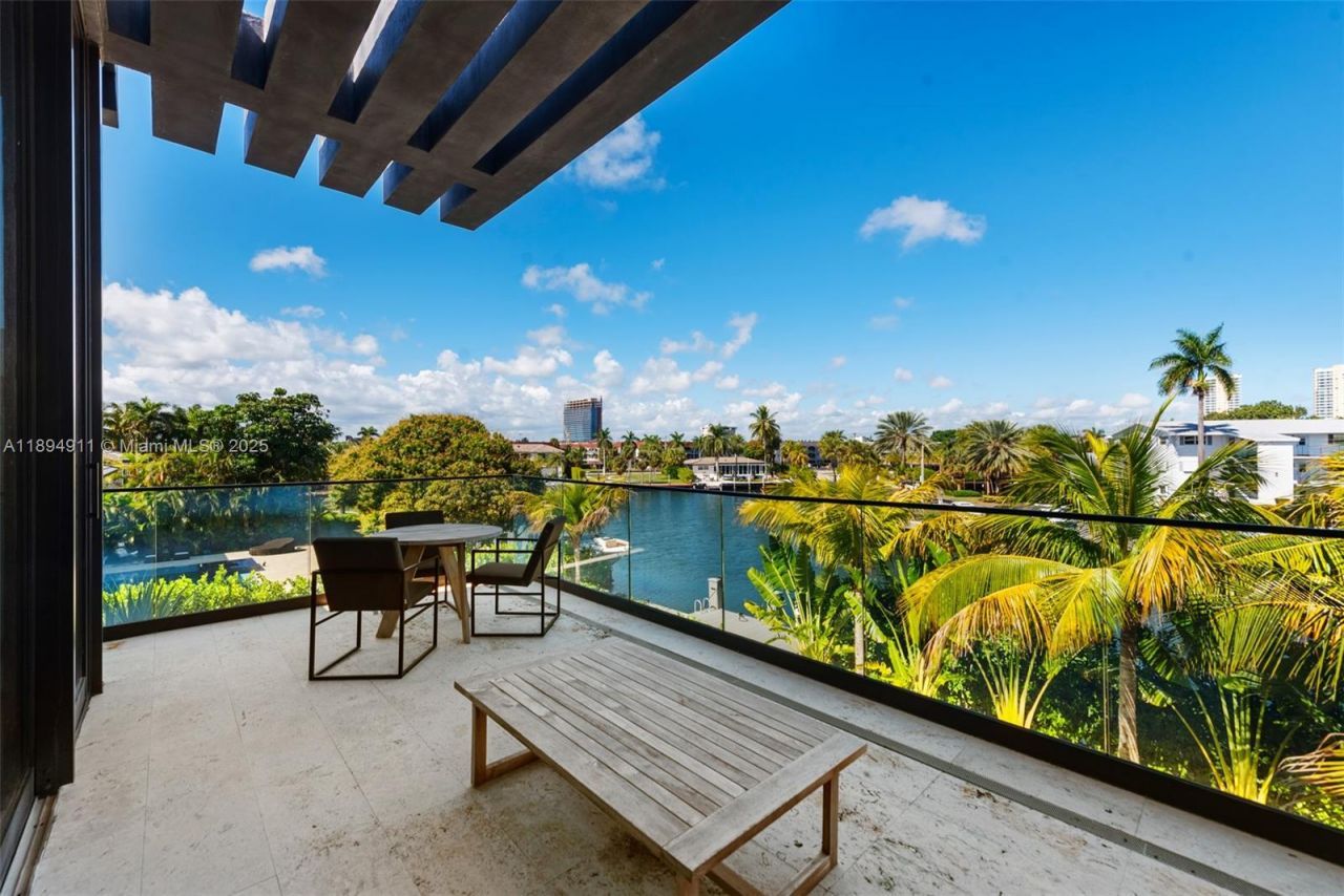 478 Tamarind Dr, Hallandale Beach, FL 33009 Photo