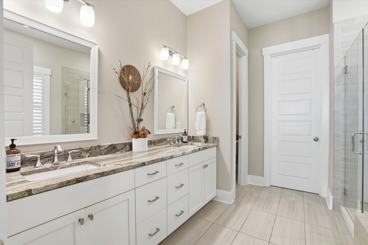 2548 Josiah Street Photo 12