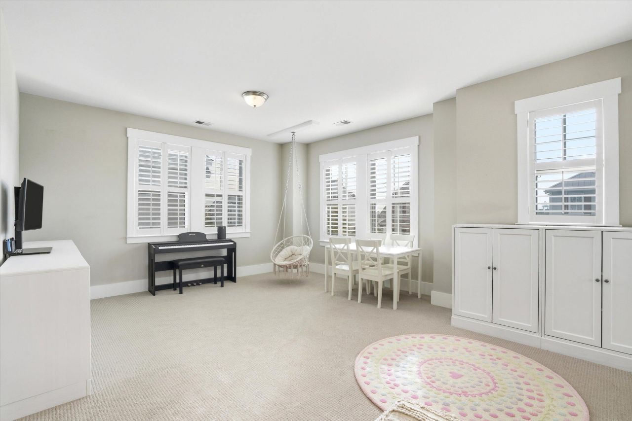 2548 Josiah Street Photo 15