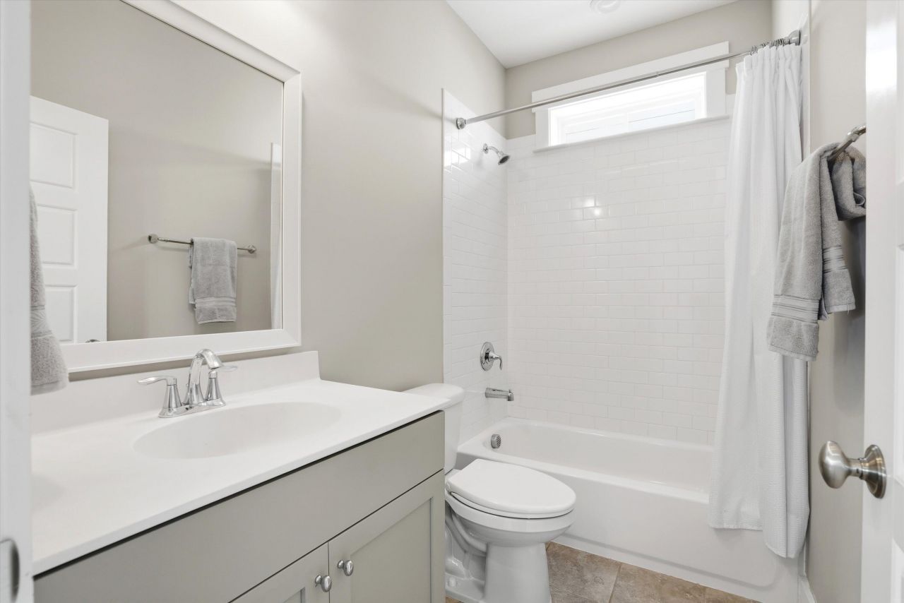 2548 Josiah Street Photo 17