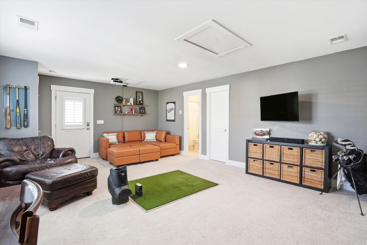 2548 Josiah Street Photo 20