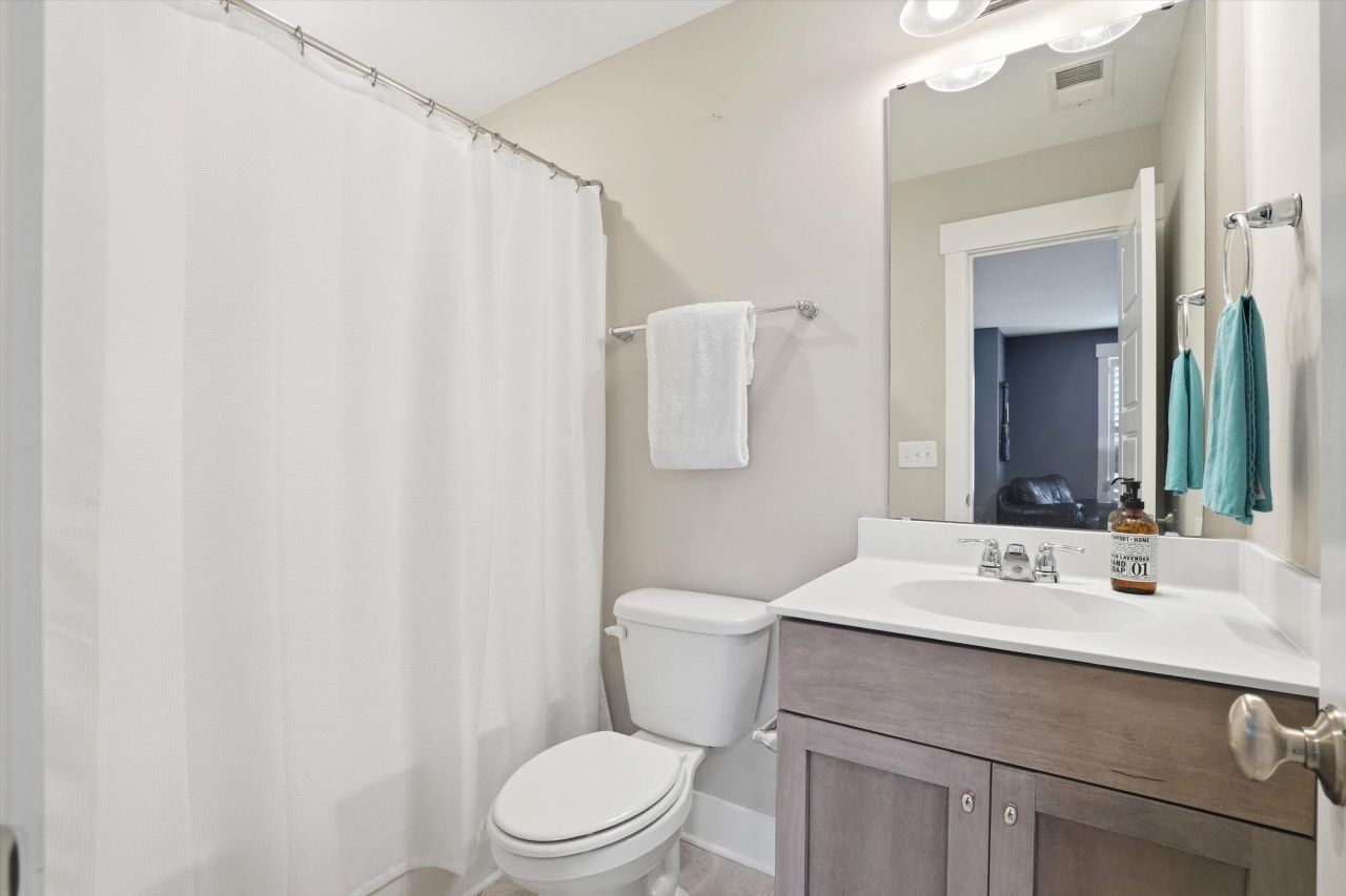 2548 Josiah Street Photo 22