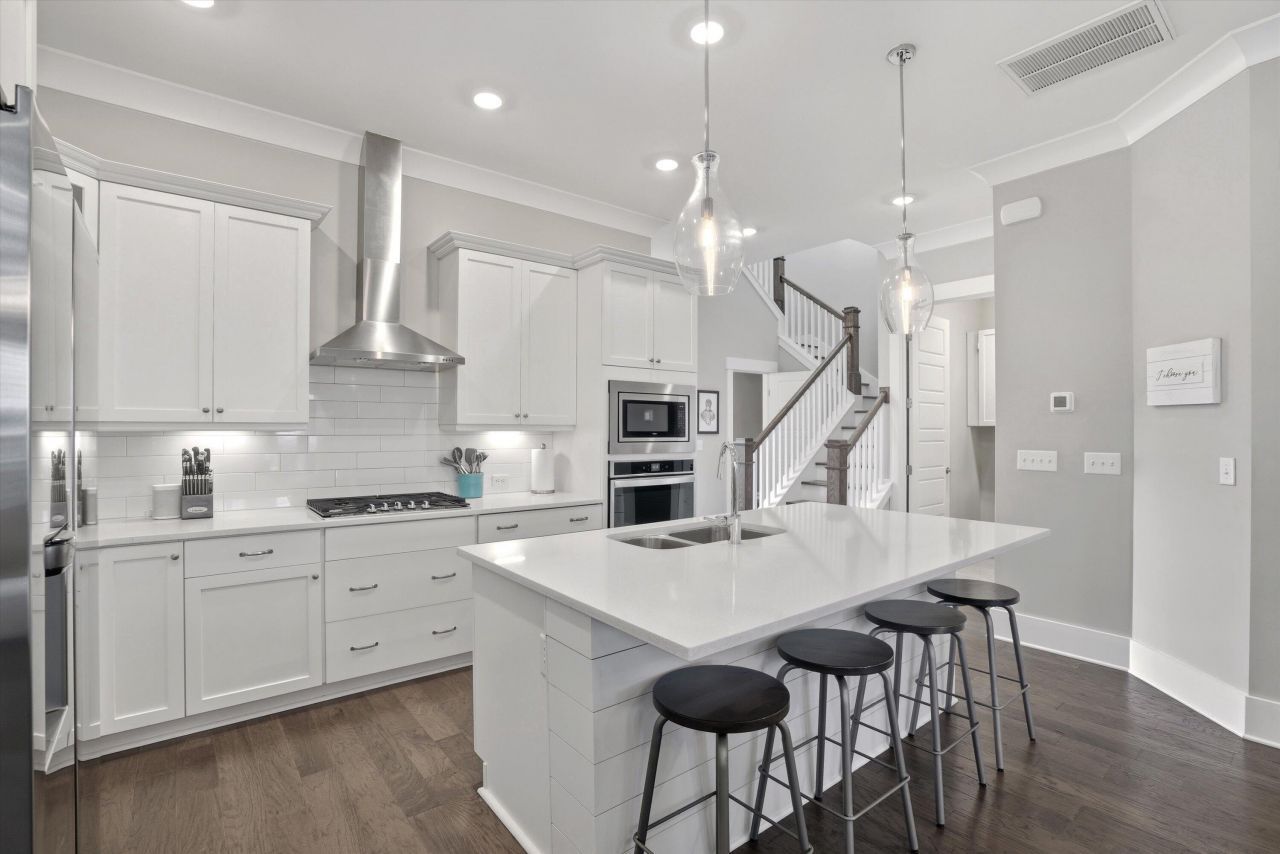 2548 Josiah Street Photo 6