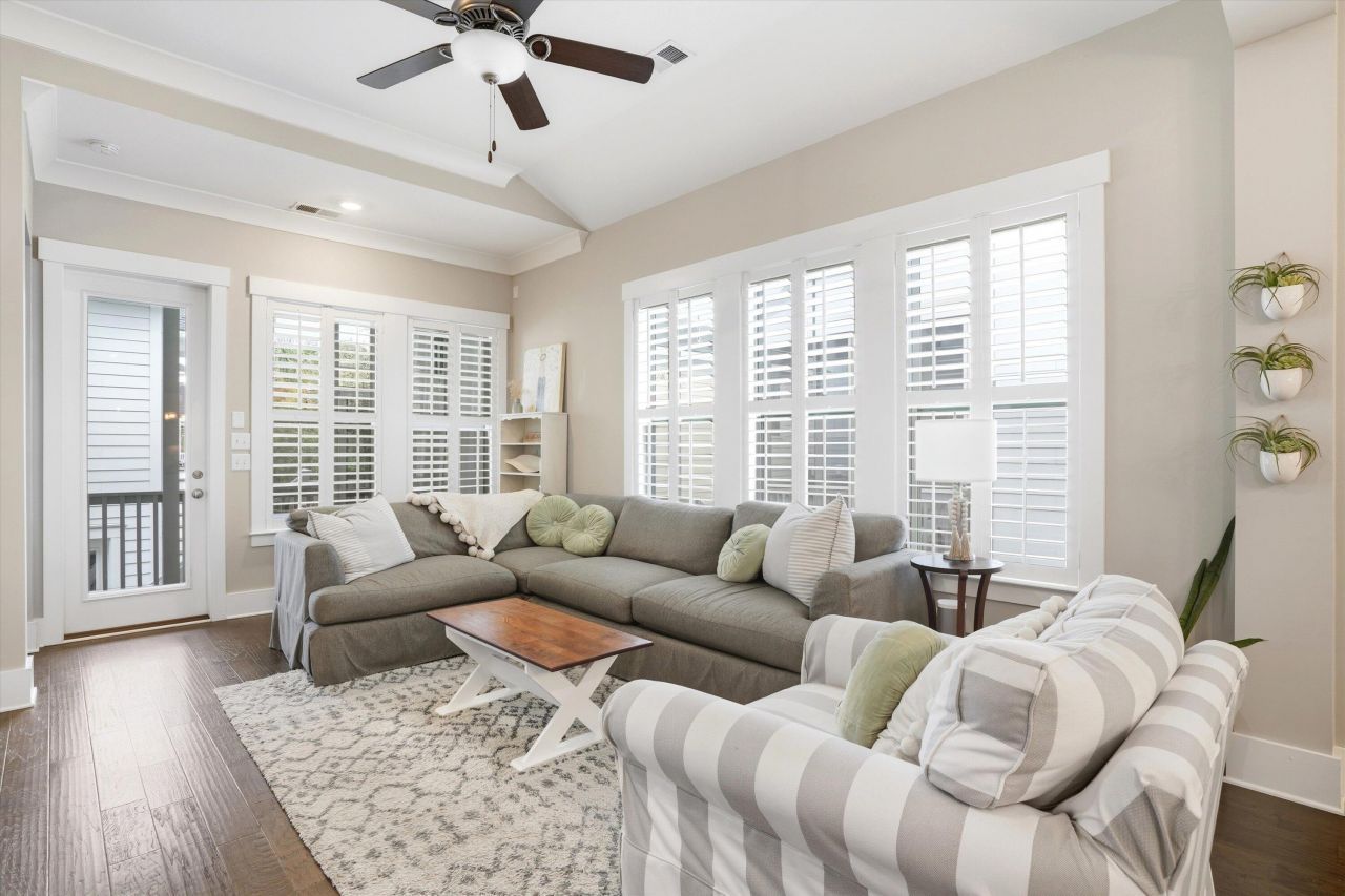 2548 Josiah Street Photo 9