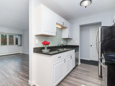 4351 Parklawn Avenue, Unit 7E, Edina, MN 55435