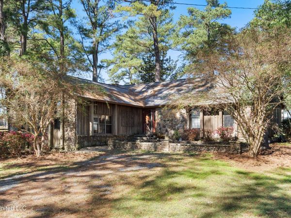 3297 Country Club Road, Senatobia, MS 38668