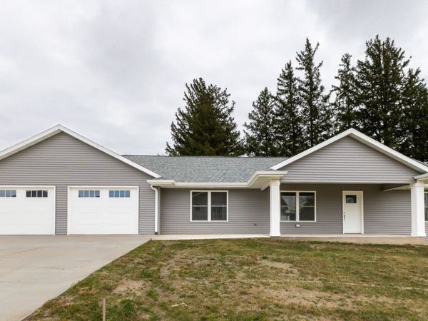 860 Sunshine Street, Holy Cross, IA 52053