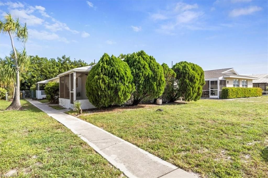 681/683 95th Ave N, Naples, FL 34108 Photo