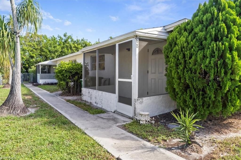 681/683 95th Ave N, Naples, FL 34108 Photo