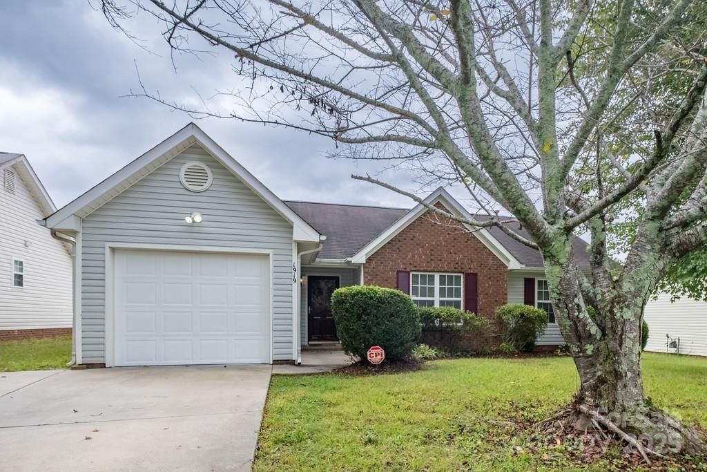 1919 Dietrich Lane, Charlotte, NC 28262 Main Photo