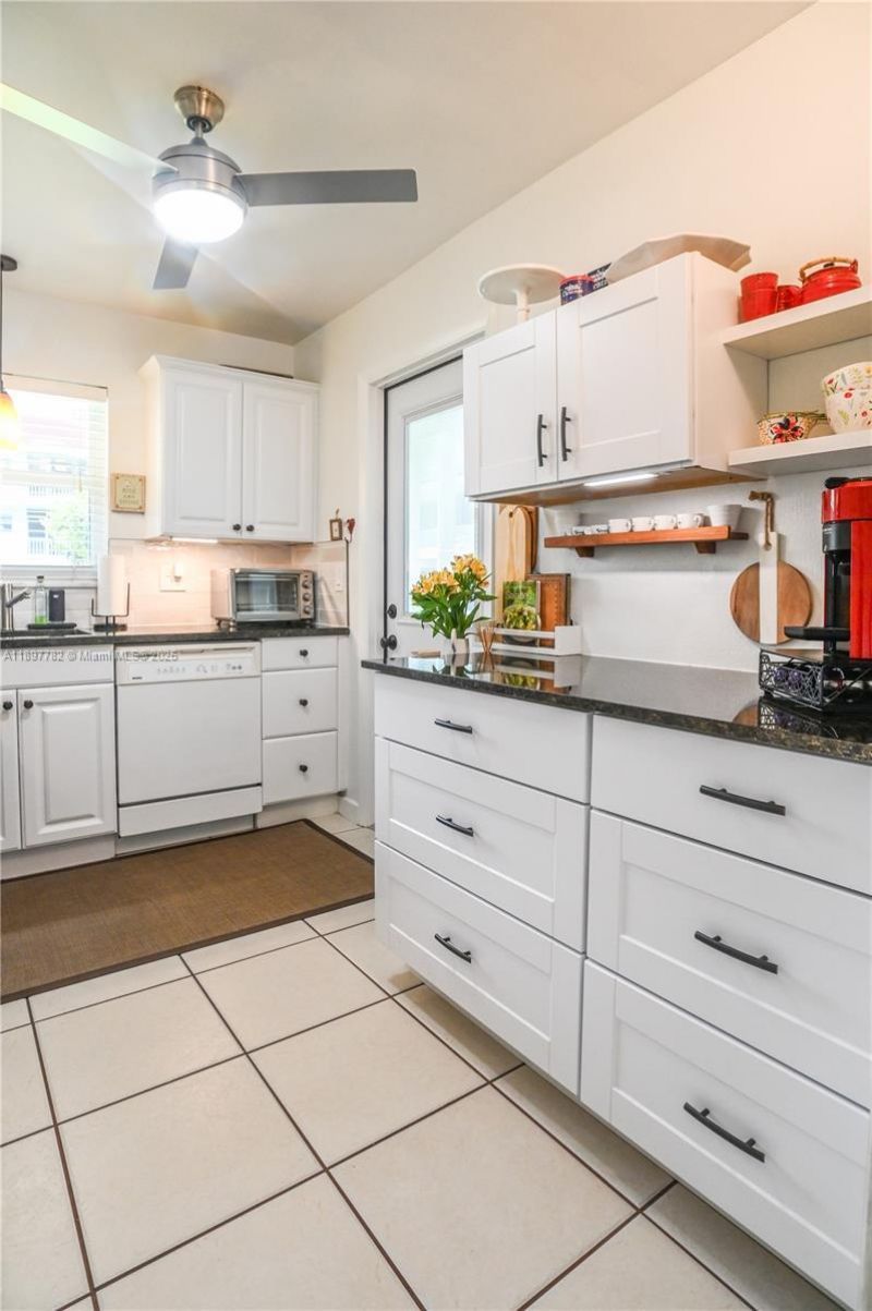 581 Blue Heron Dr, Unit 112-B, Hallandale Beach, FL 33009 Photo