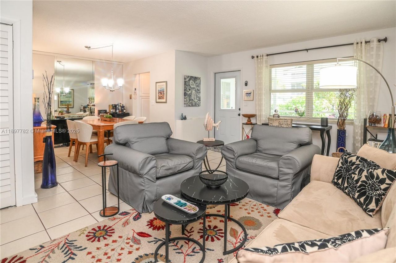 581 Blue Heron Dr, Unit 112-B, Hallandale Beach, FL 33009 Photo