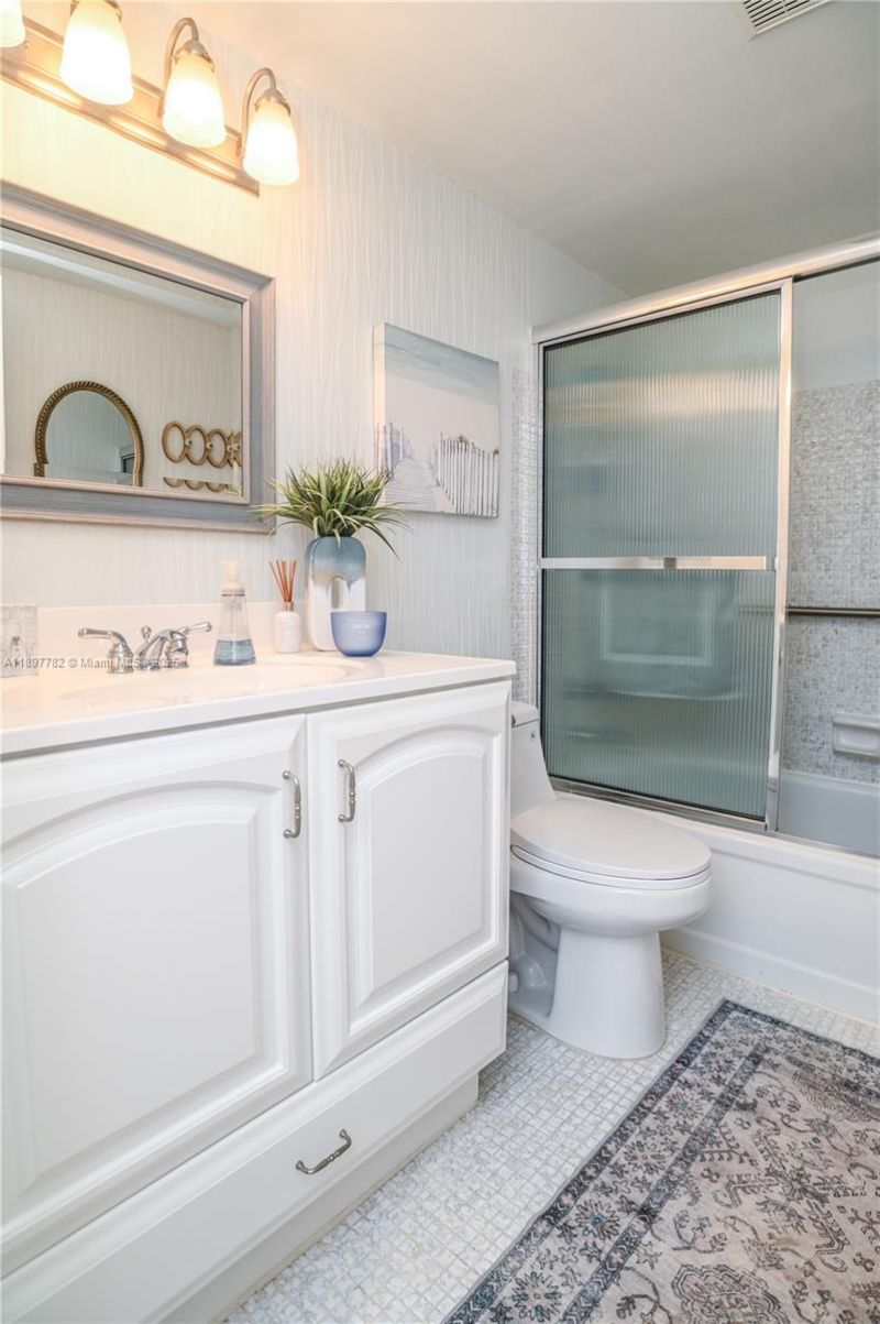 581 Blue Heron Dr, Unit 112-B, Hallandale Beach, FL 33009 Photo