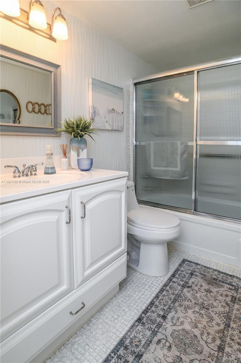 581 Blue Heron Dr, Unit 112-B, Hallandale Beach, FL 33009 Photo