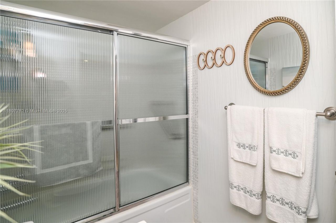 581 Blue Heron Dr, Unit 112-B, Hallandale Beach, FL 33009 Photo