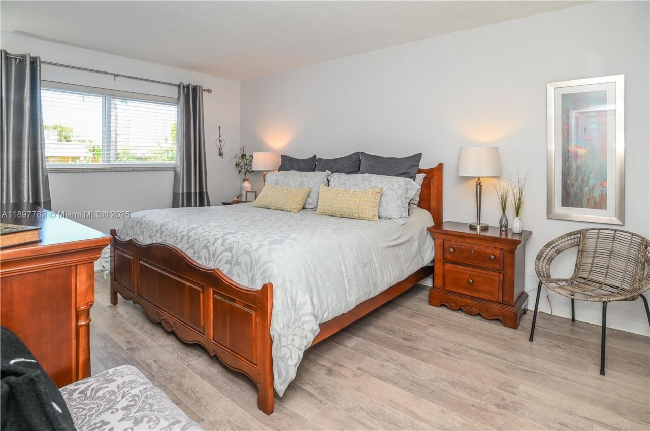 581 Blue Heron Dr, Unit 112-B, Hallandale Beach, FL 33009 Photo