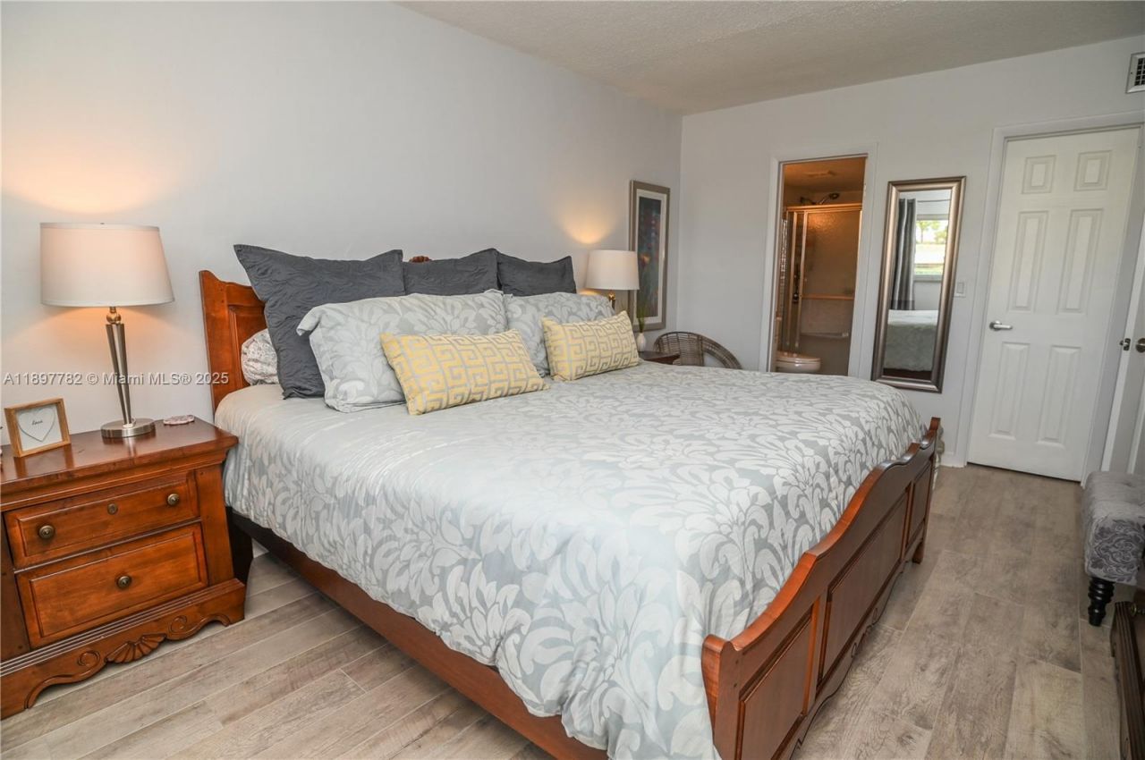 581 Blue Heron Dr, Unit 112-B, Hallandale Beach, FL 33009 Photo