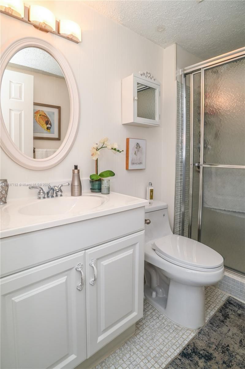 581 Blue Heron Dr, Unit 112-B, Hallandale Beach, FL 33009 Photo