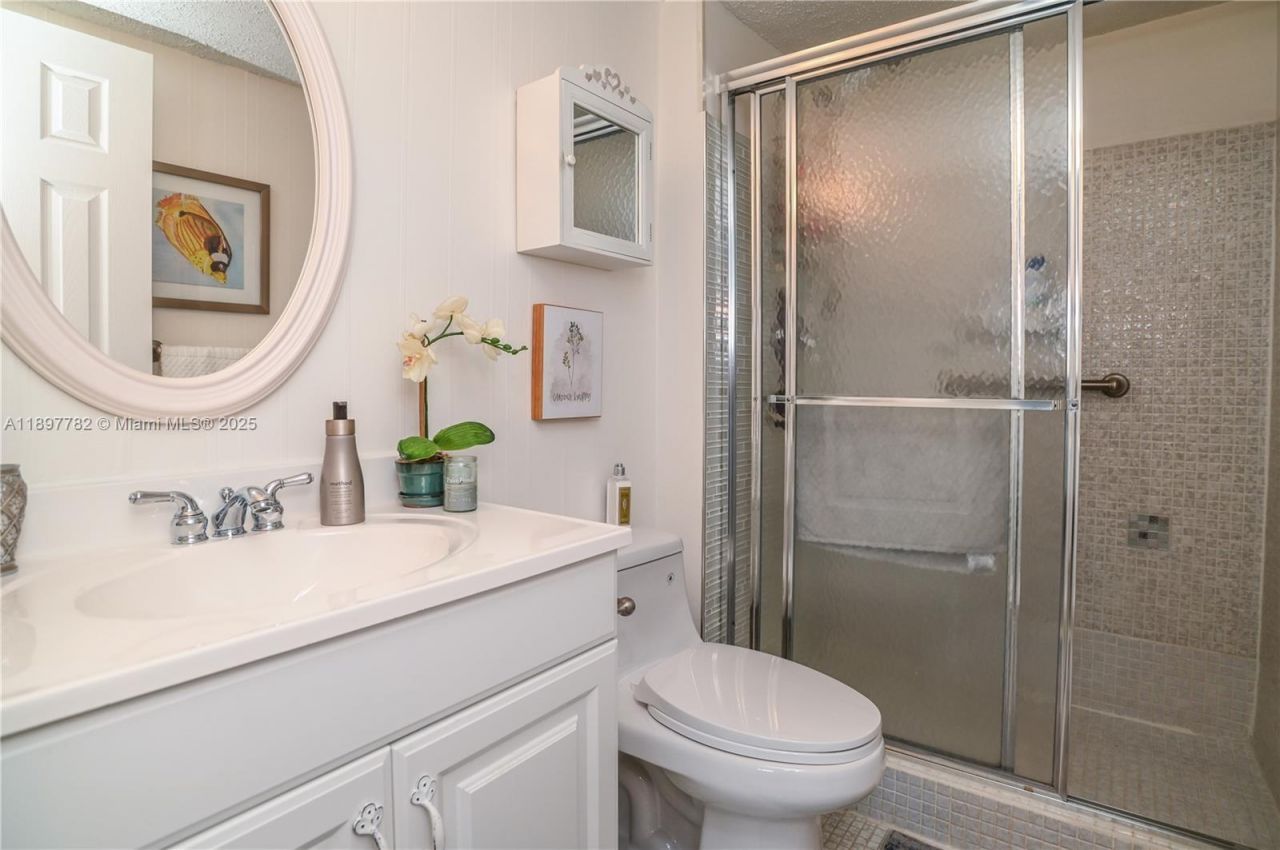 581 Blue Heron Dr, Unit 112-B, Hallandale Beach, FL 33009 Photo