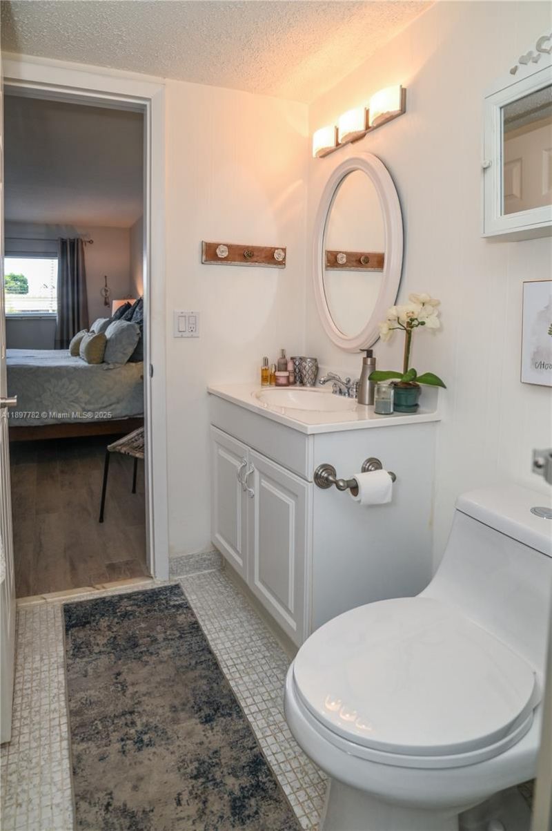 581 Blue Heron Dr, Unit 112-B, Hallandale Beach, FL 33009 Photo