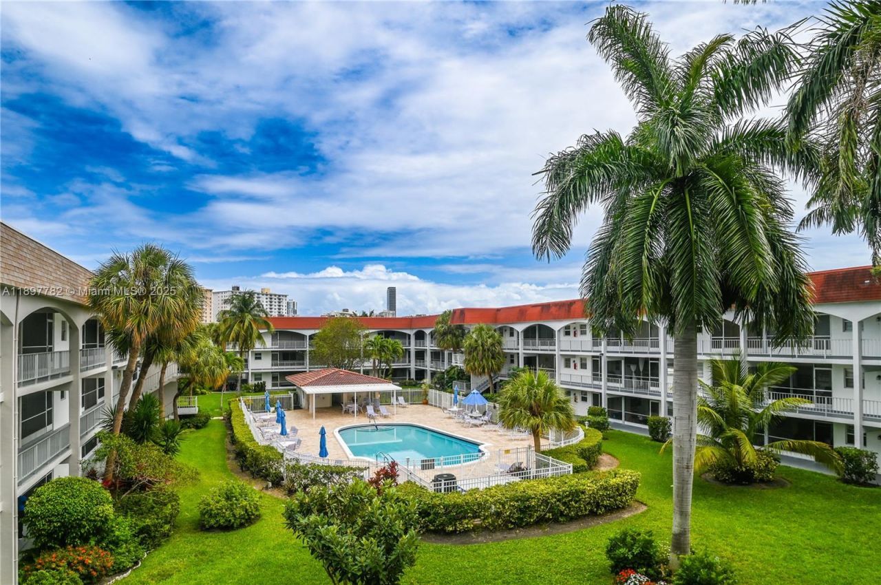 581 Blue Heron Dr, Unit 112-B, Hallandale Beach, FL 33009 Photo