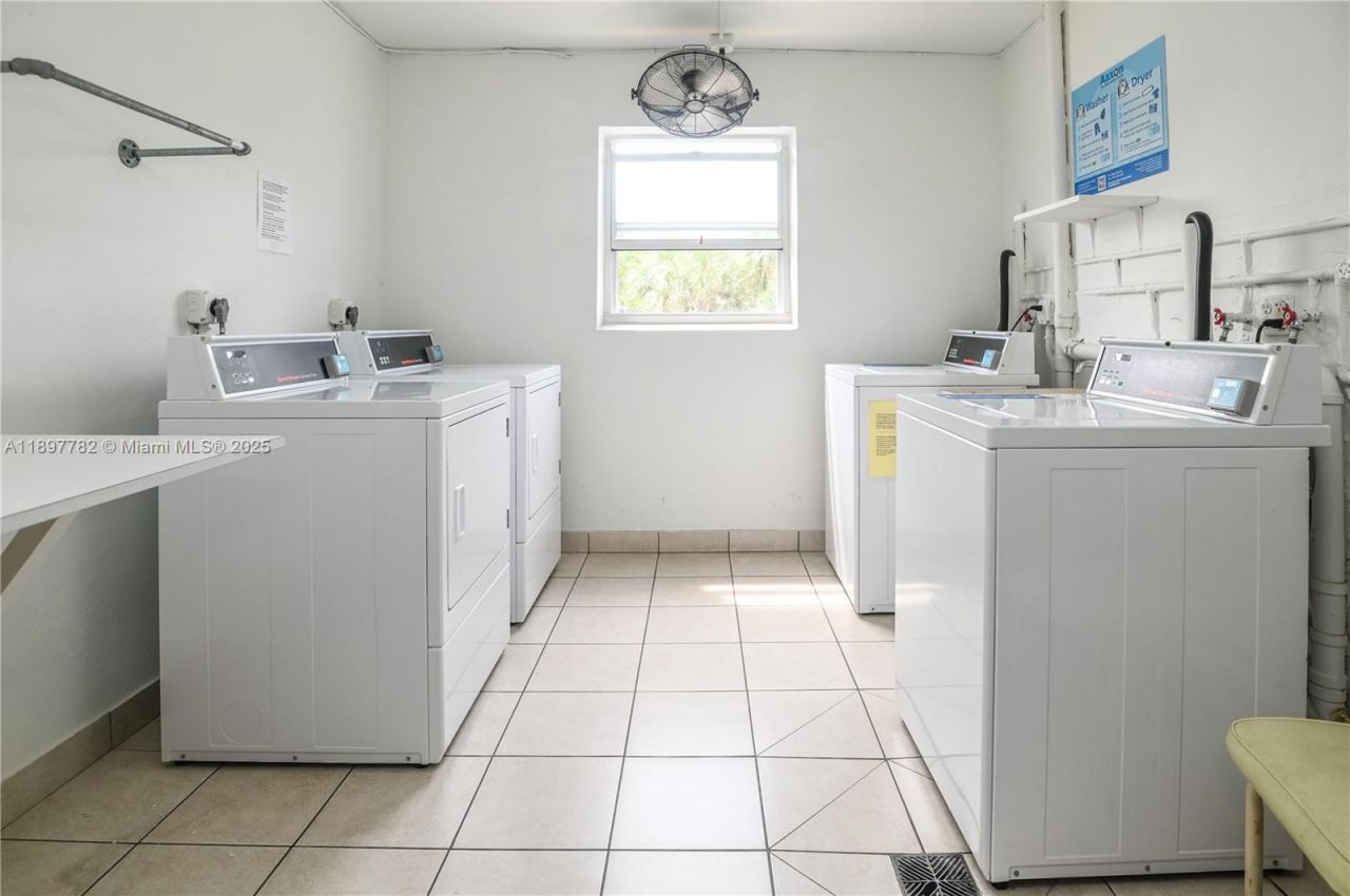 581 Blue Heron Dr, Unit 112-B, Hallandale Beach, FL 33009 Photo