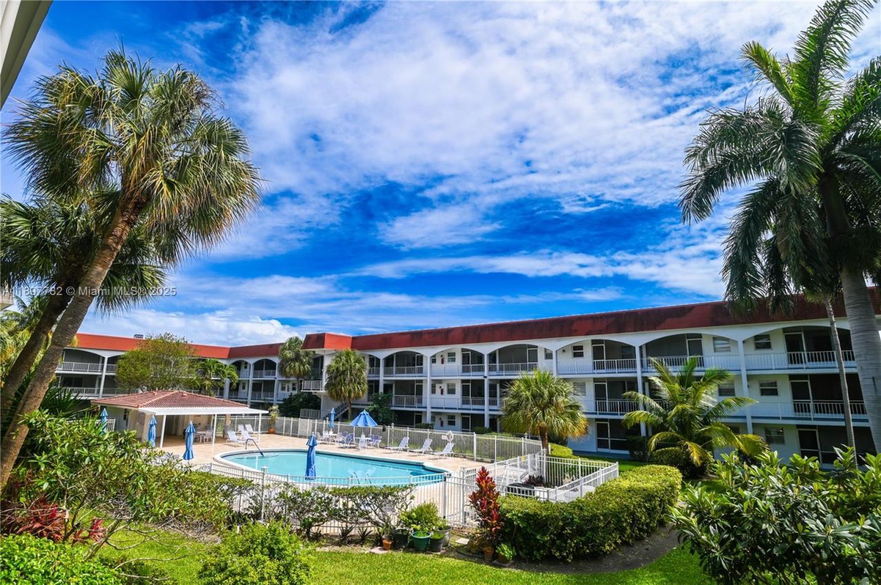 581 Blue Heron Dr, Unit 112-B, Hallandale Beach, FL 33009 Photo