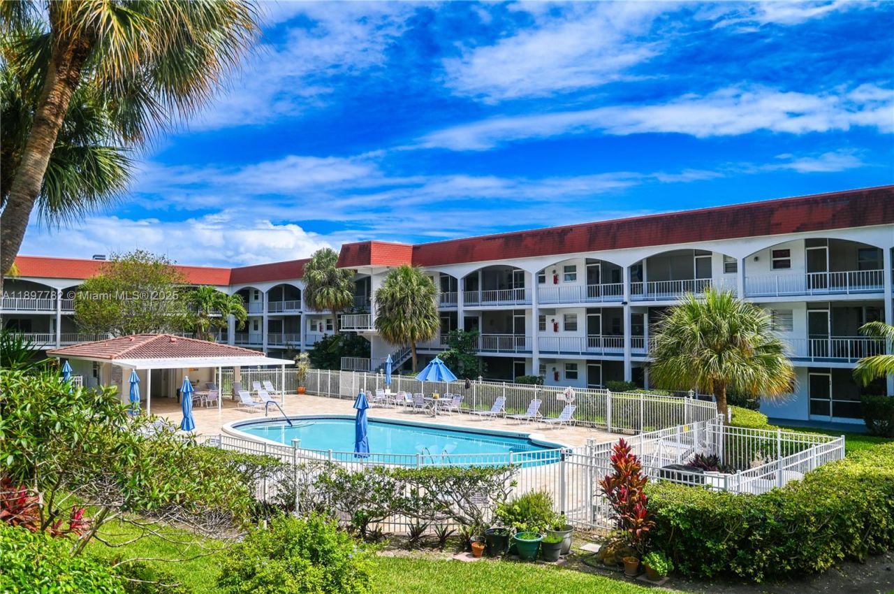 581 Blue Heron Dr, Unit 112-B, Hallandale Beach, FL 33009 Photo