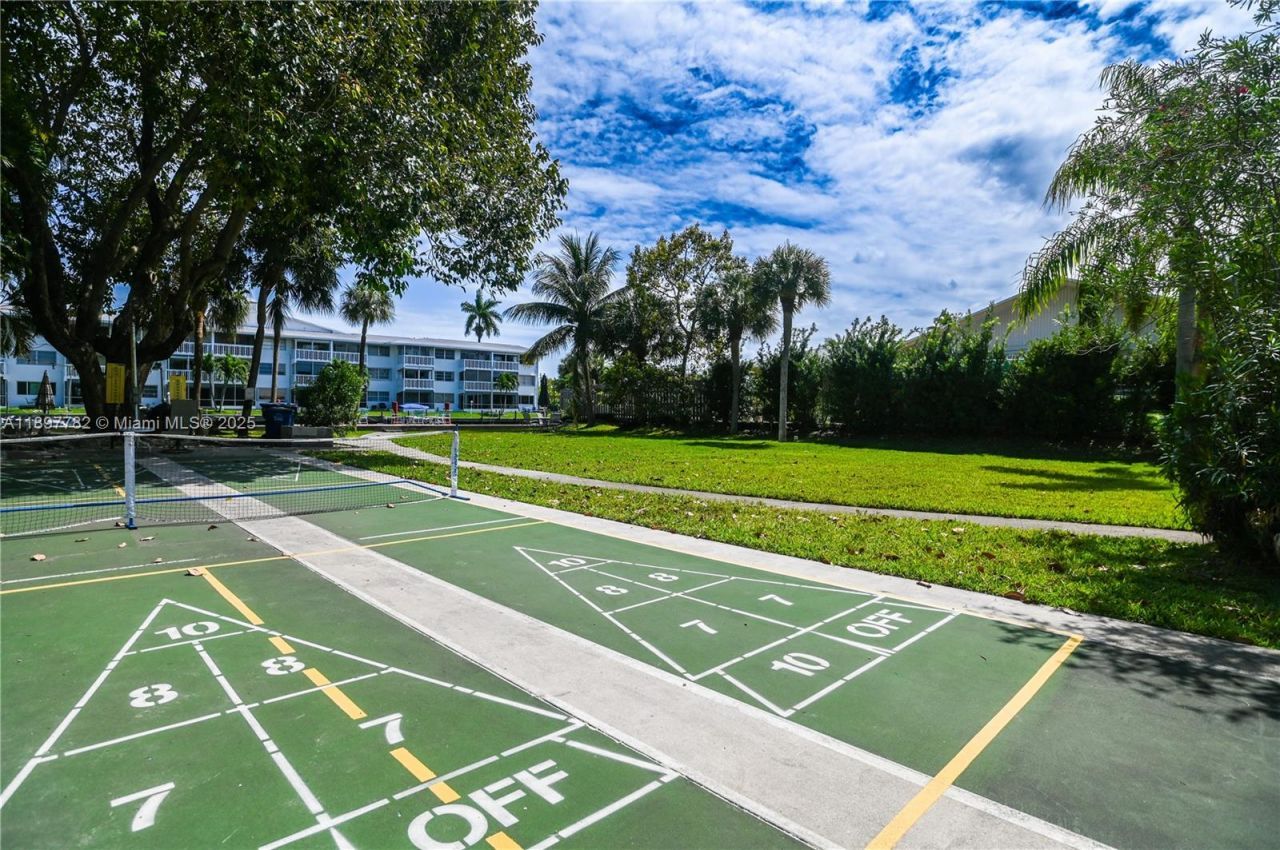 581 Blue Heron Dr, Unit 112-B, Hallandale Beach, FL 33009 Photo