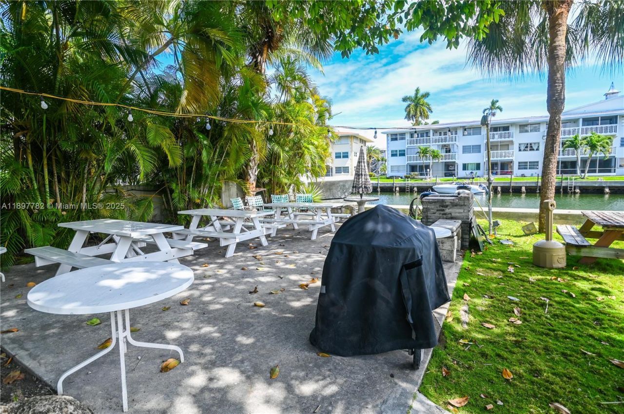 581 Blue Heron Dr, Unit 112-B, Hallandale Beach, FL 33009 Photo