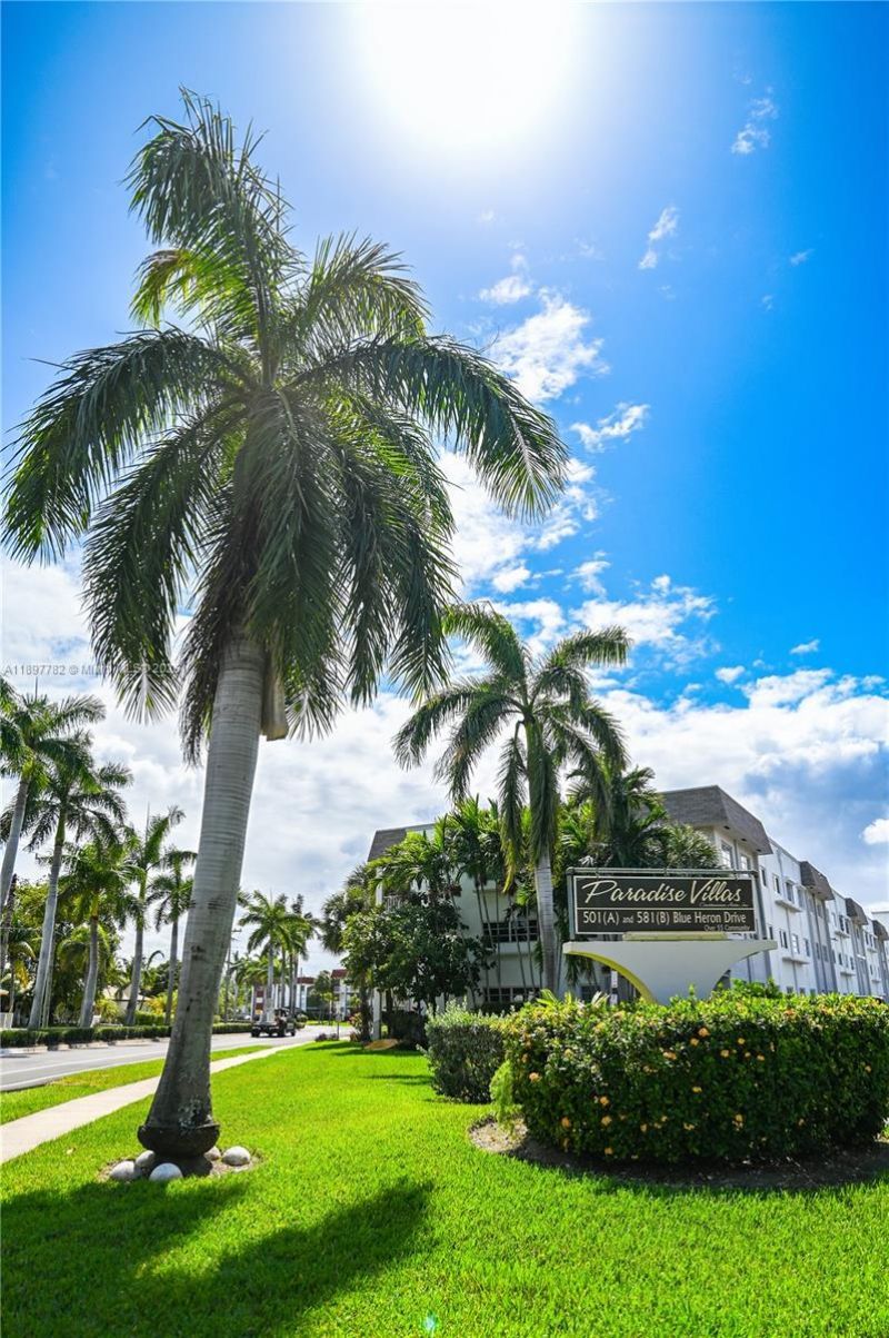 581 Blue Heron Dr, Unit 112-B, Hallandale Beach, FL 33009 Photo