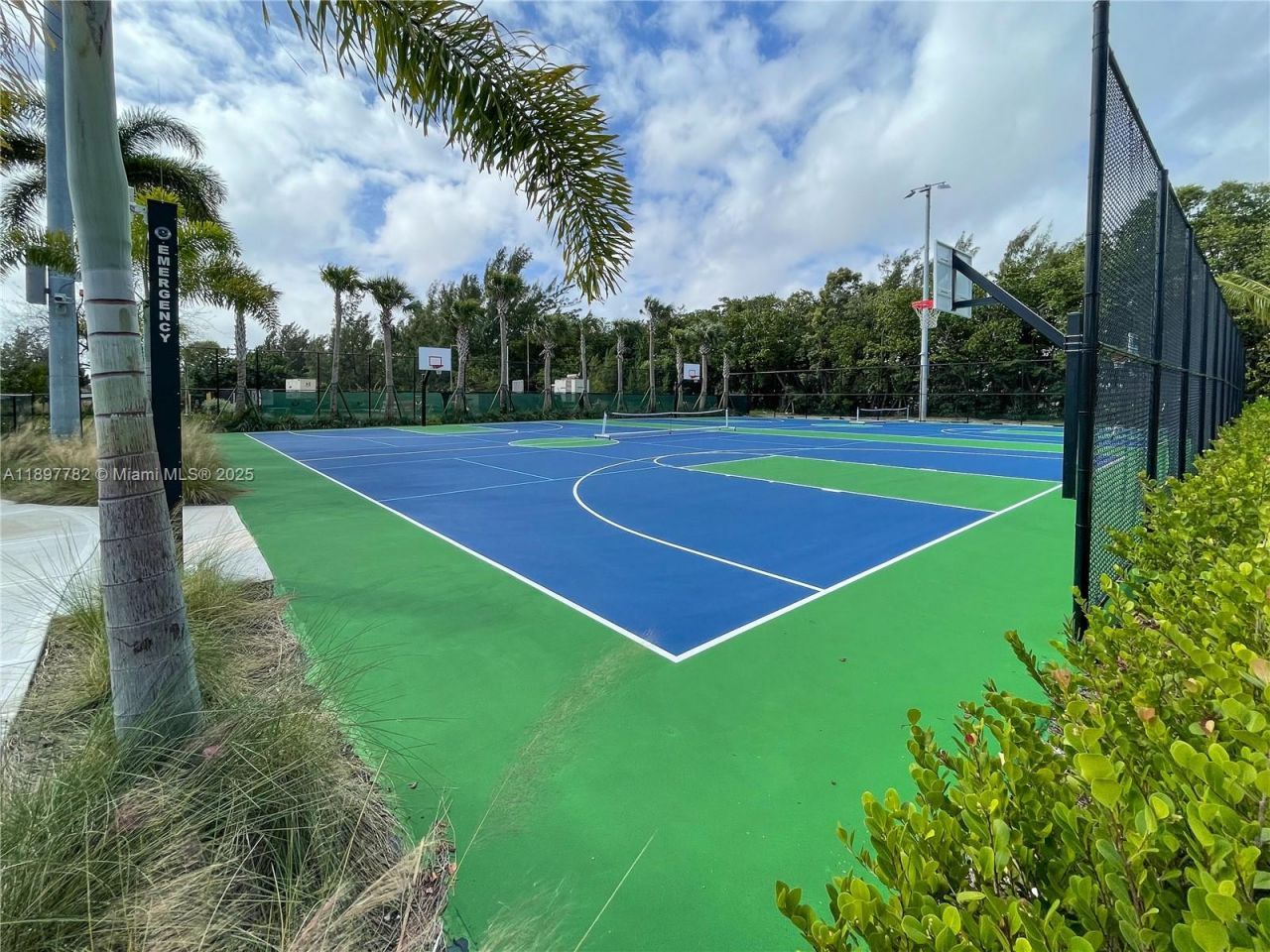 581 Blue Heron Dr, Unit 112-B, Hallandale Beach, FL 33009 Photo