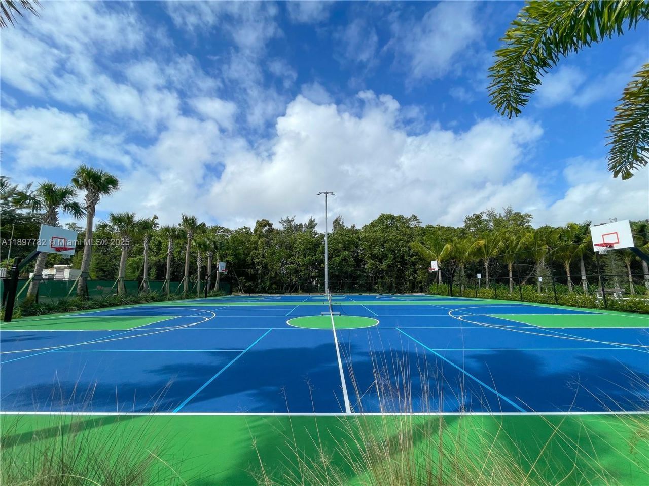 581 Blue Heron Dr, Unit 112-B, Hallandale Beach, FL 33009 Photo