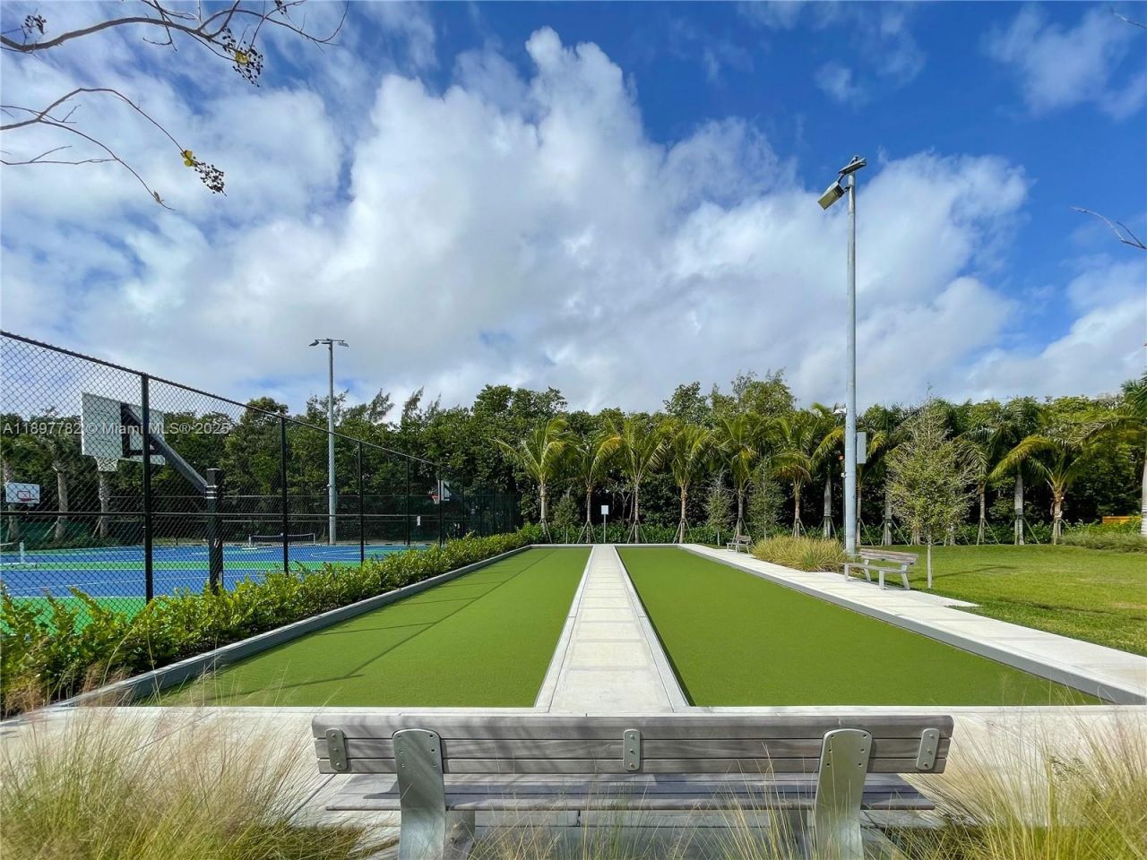 581 Blue Heron Dr, Unit 112-B, Hallandale Beach, FL 33009 Photo