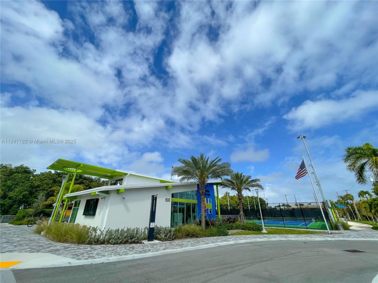 581 Blue Heron Dr, Unit 112-B, Hallandale Beach, FL 33009 Photo