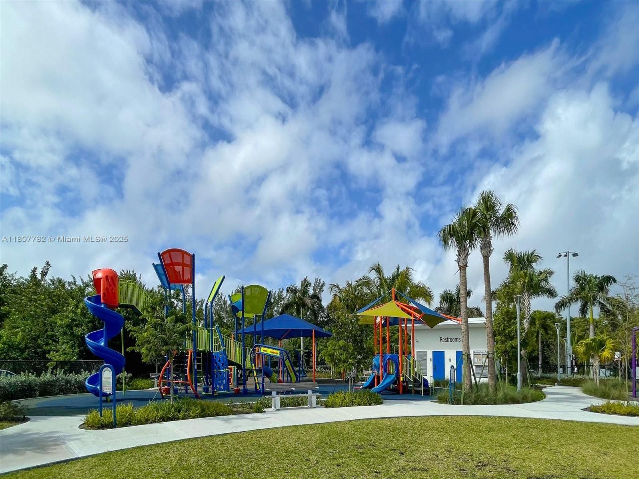 581 Blue Heron Dr, Unit 112-B, Hallandale Beach, FL 33009 Photo