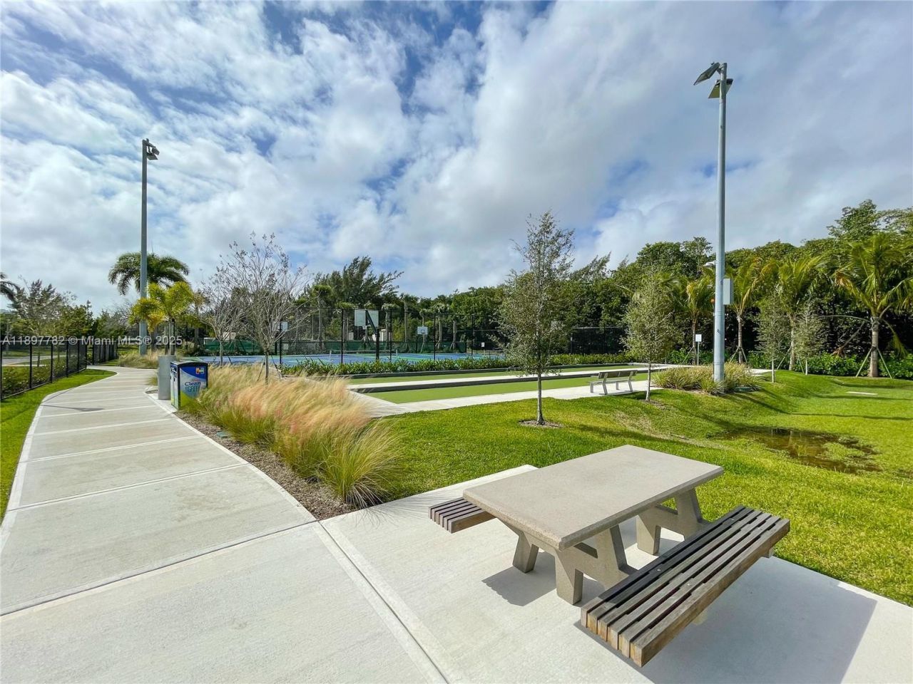 581 Blue Heron Dr, Unit 112-B, Hallandale Beach, FL 33009 Photo