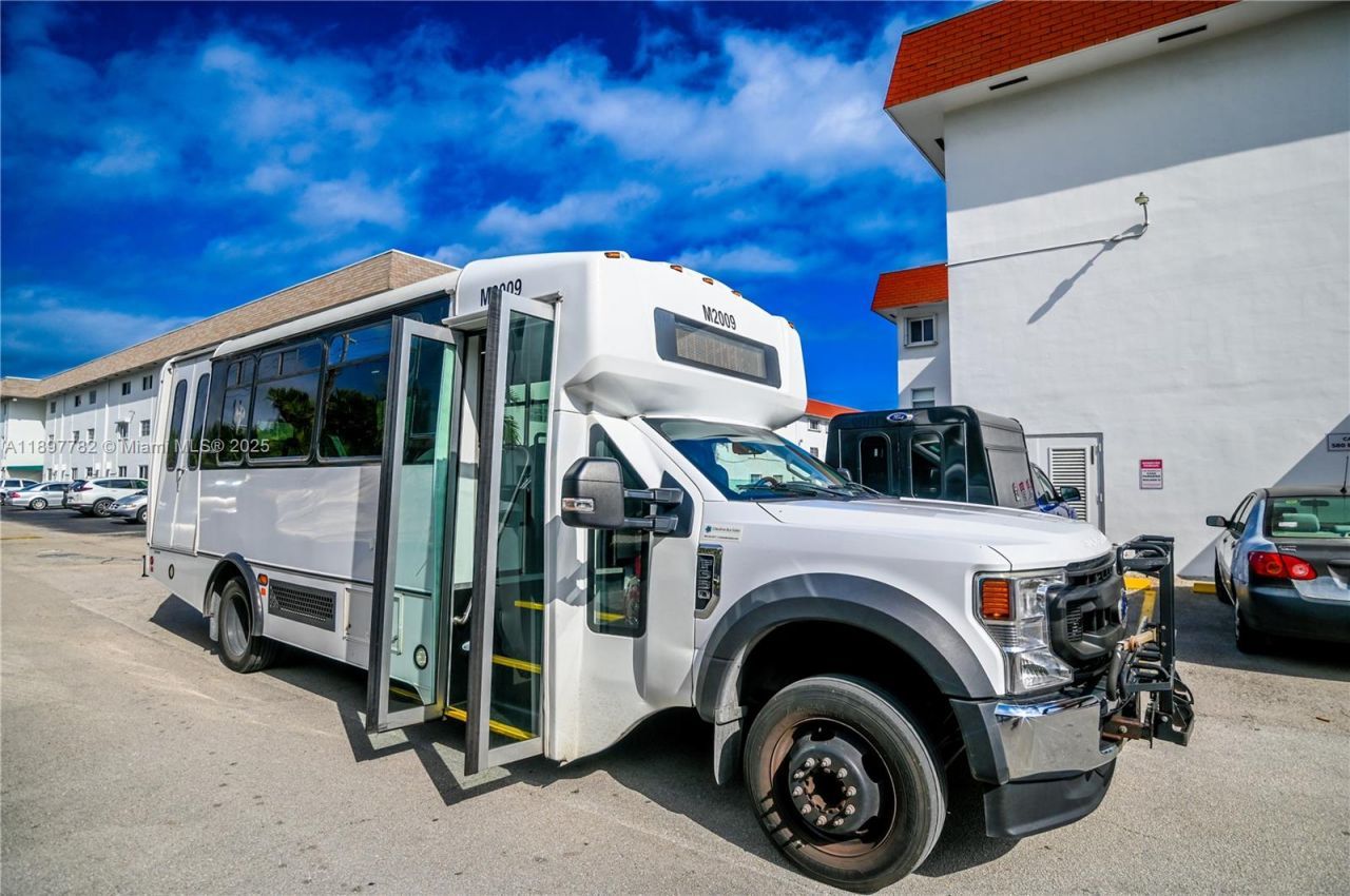 581 Blue Heron Dr, Unit 112-B, Hallandale Beach, FL 33009 Photo