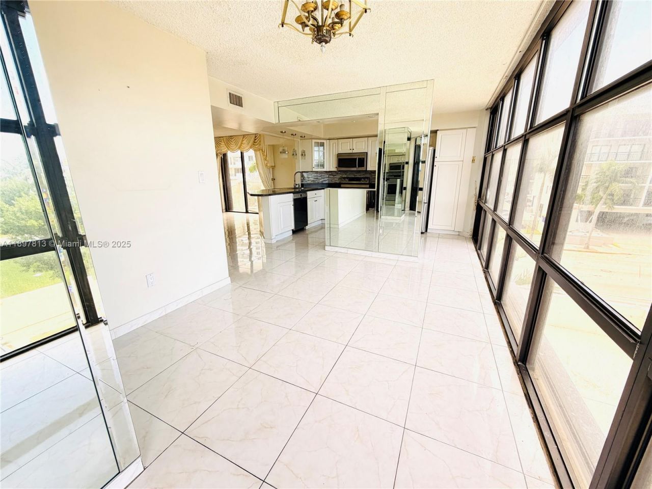 6423 Collins Ave, Unit 310, Miami Beach, FL 33141 Photo
