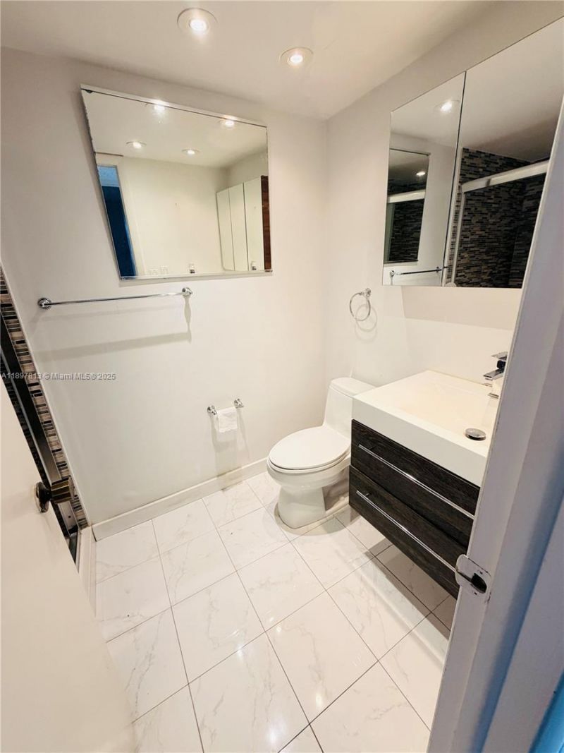 6423 Collins Ave, Unit 310, Miami Beach, FL 33141 Photo