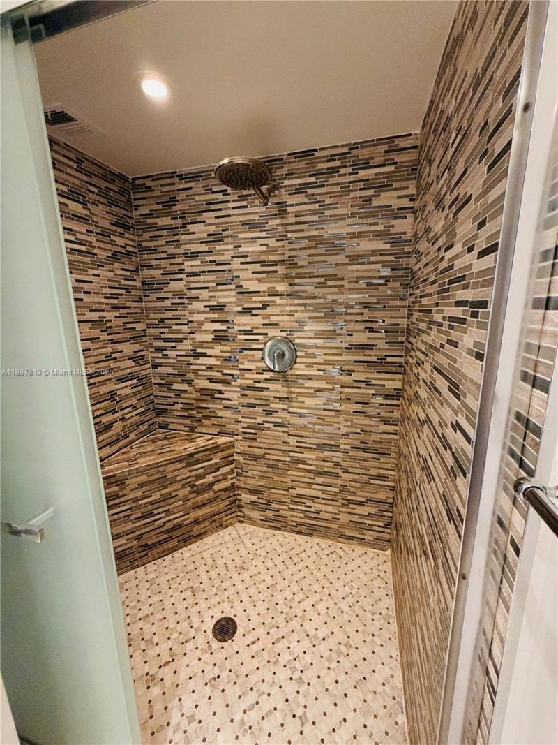 6423 Collins Ave, Unit 310, Miami Beach, FL 33141 Photo