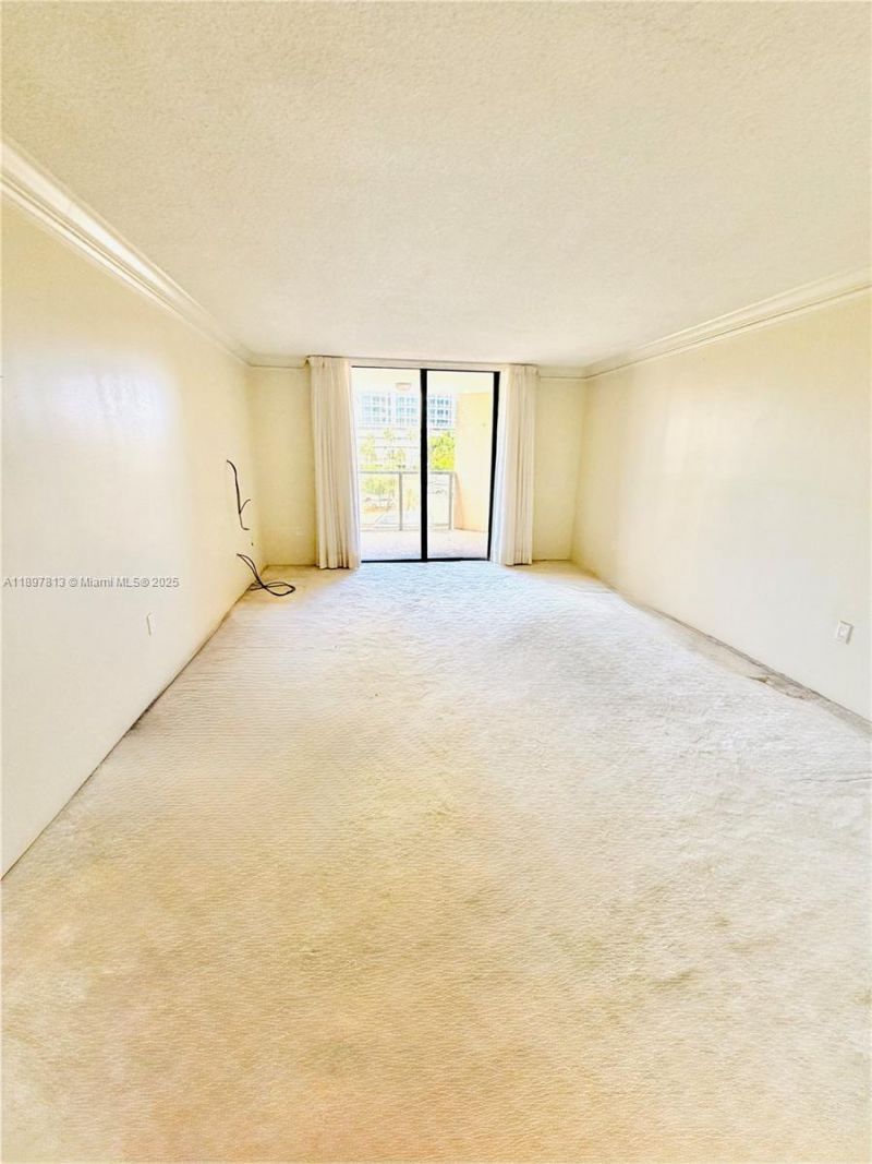 6423 Collins Ave, Unit 310, Miami Beach, FL 33141 Photo