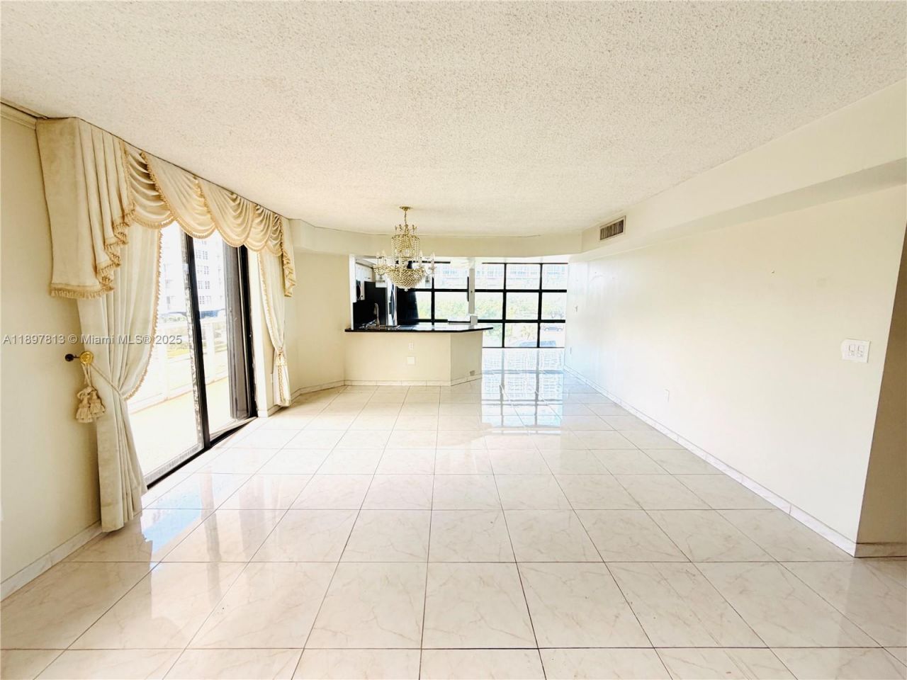6423 Collins Ave, Unit 310, Miami Beach, FL 33141 Photo