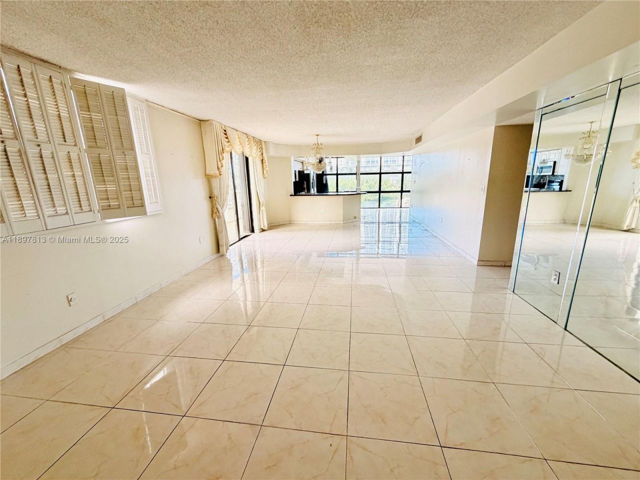 6423 Collins Ave, Unit 310, Miami Beach, FL 33141 Photo