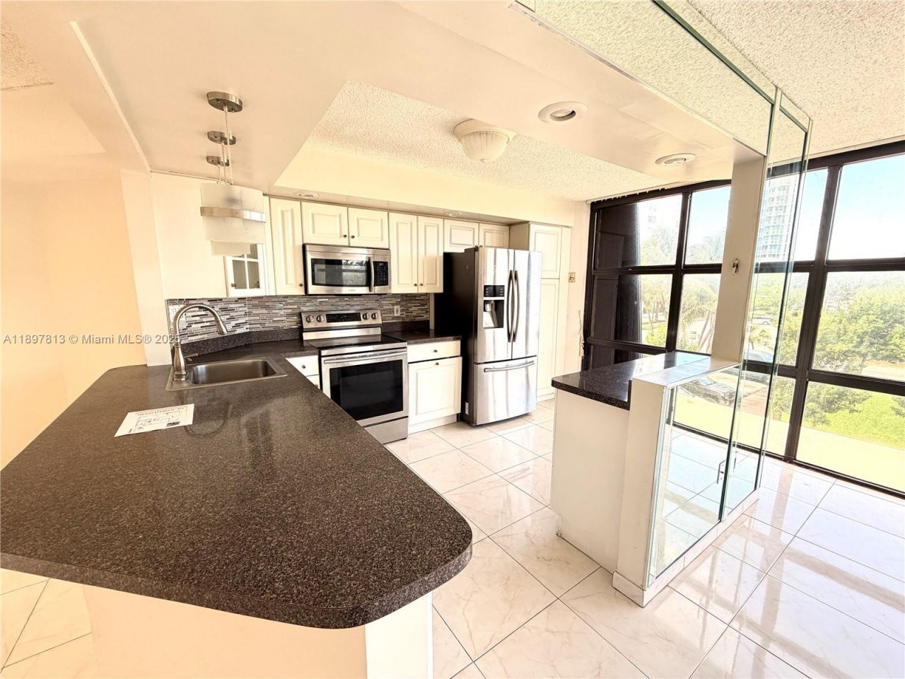 6423 Collins Ave, Unit 310, Miami Beach, FL 33141 Photo