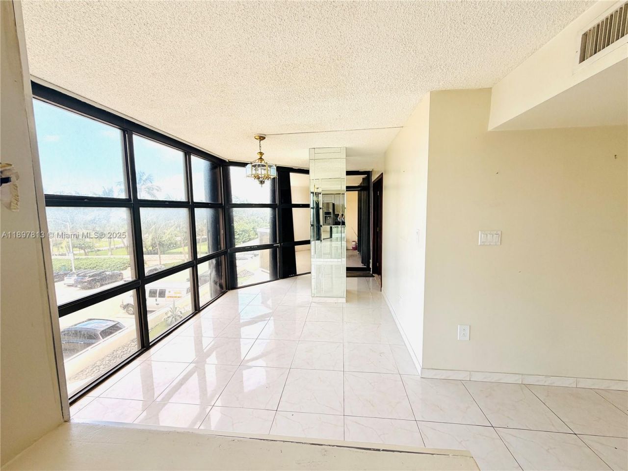 6423 Collins Ave, Unit 310, Miami Beach, FL 33141 Photo