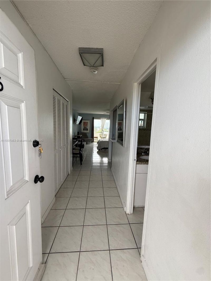 7904 West Dr, Unit 1005, North Bay Village, FL 33141 Photo