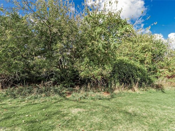 V/L Clareshire Drive, North Olmsted, OH 44070