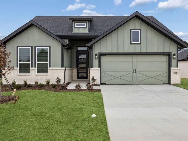 812 Tesslynn Avenue, Godley, TX 76044